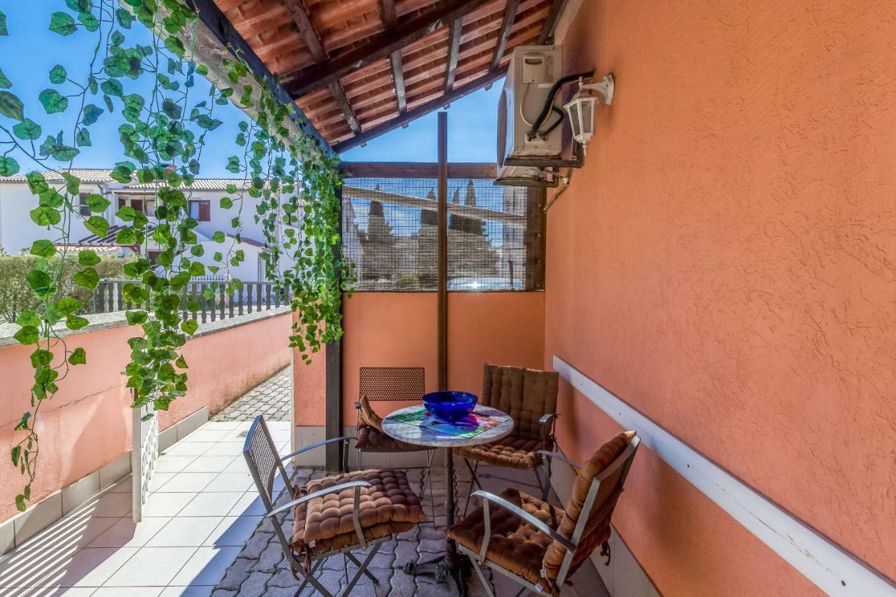Apartment Melli Pula Luaran gambar